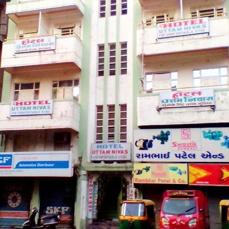 Hotel Uttam Nivas 아흐메다바드 외부 사진