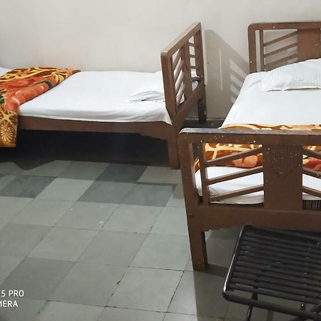 Hotel Uttam Nivas 아흐메다바드 외부 사진