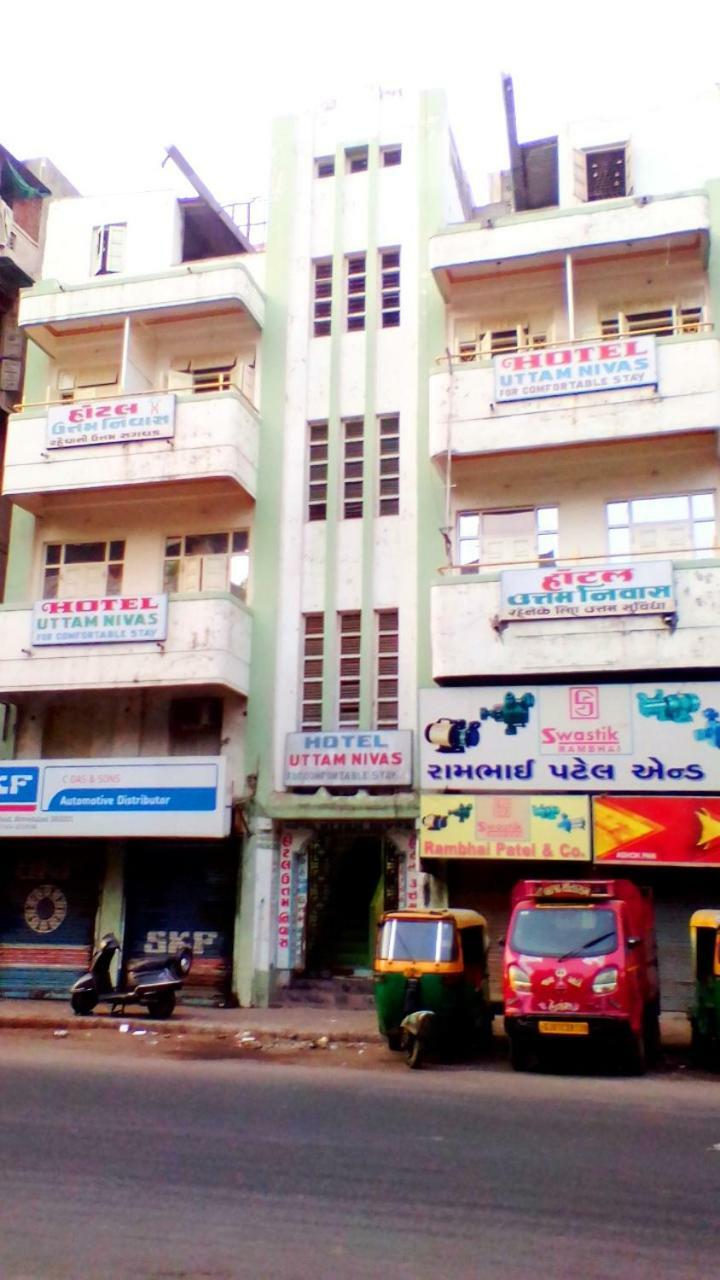 Hotel Uttam Nivas 아흐메다바드 외부 사진