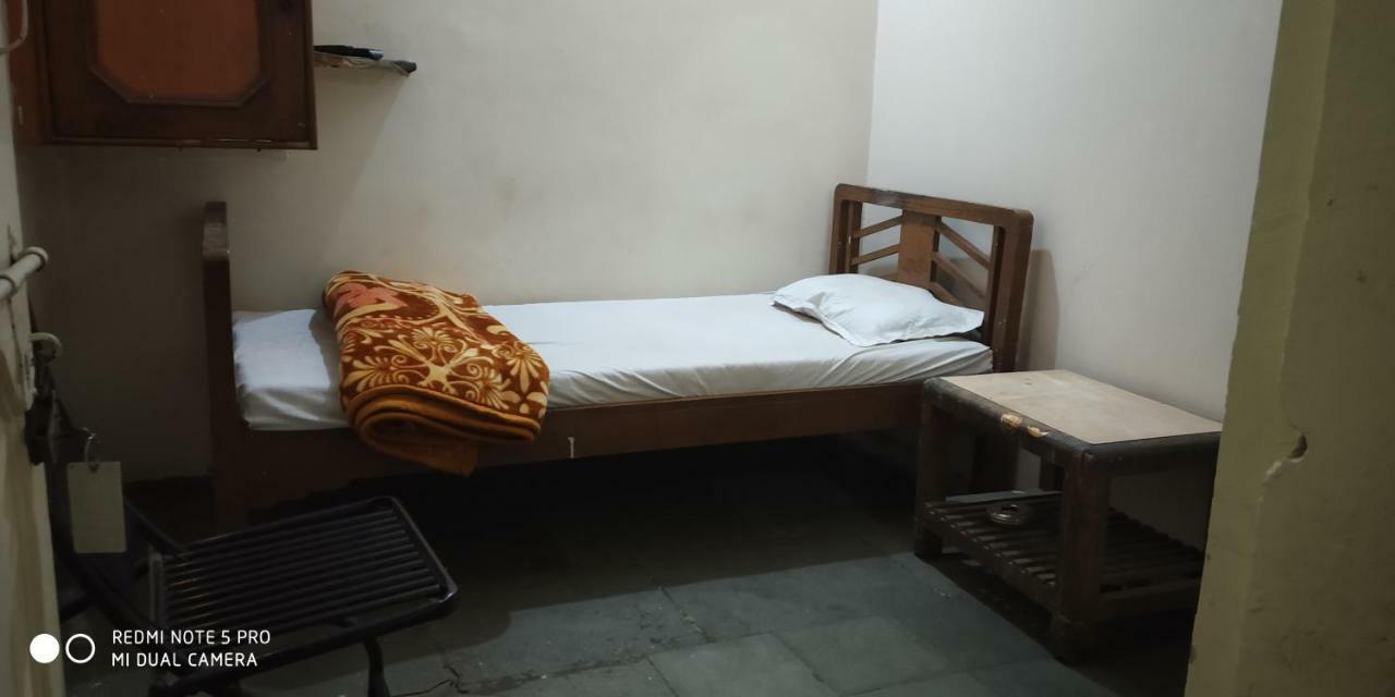 Hotel Uttam Nivas 아흐메다바드 외부 사진