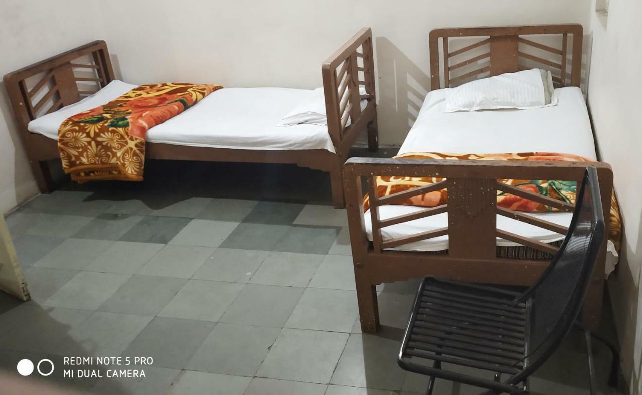 Hotel Uttam Nivas 아흐메다바드 외부 사진